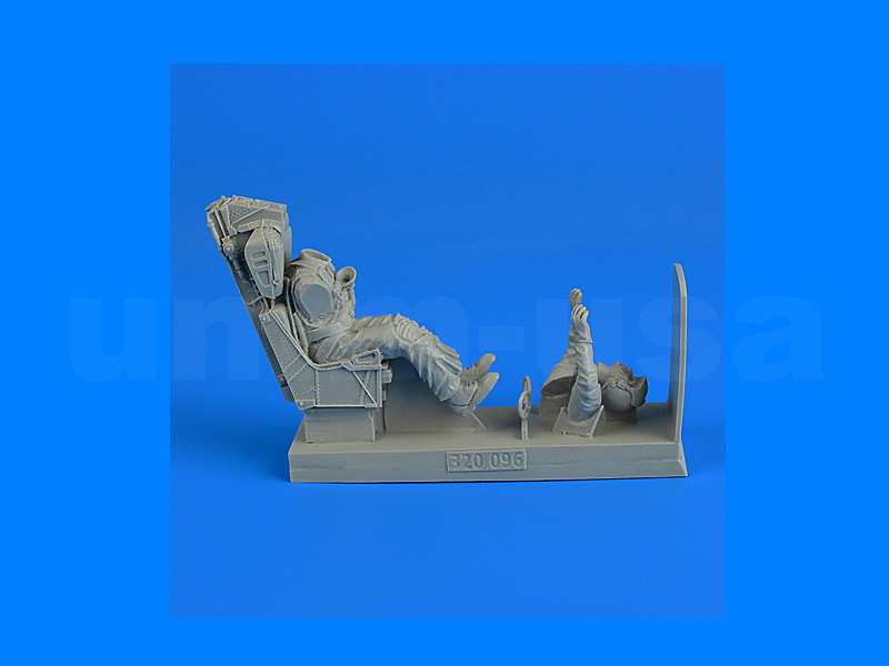 AB320096 US Navy Fighter Pilot w/ EJ. seat F-8 Crusader 1/32